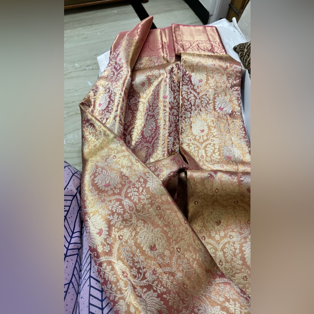 Stunning Pink/Peach and Gold Handwoven Kanjeevaram Silk and Pure Zari Saree - Picture 7 of 16
